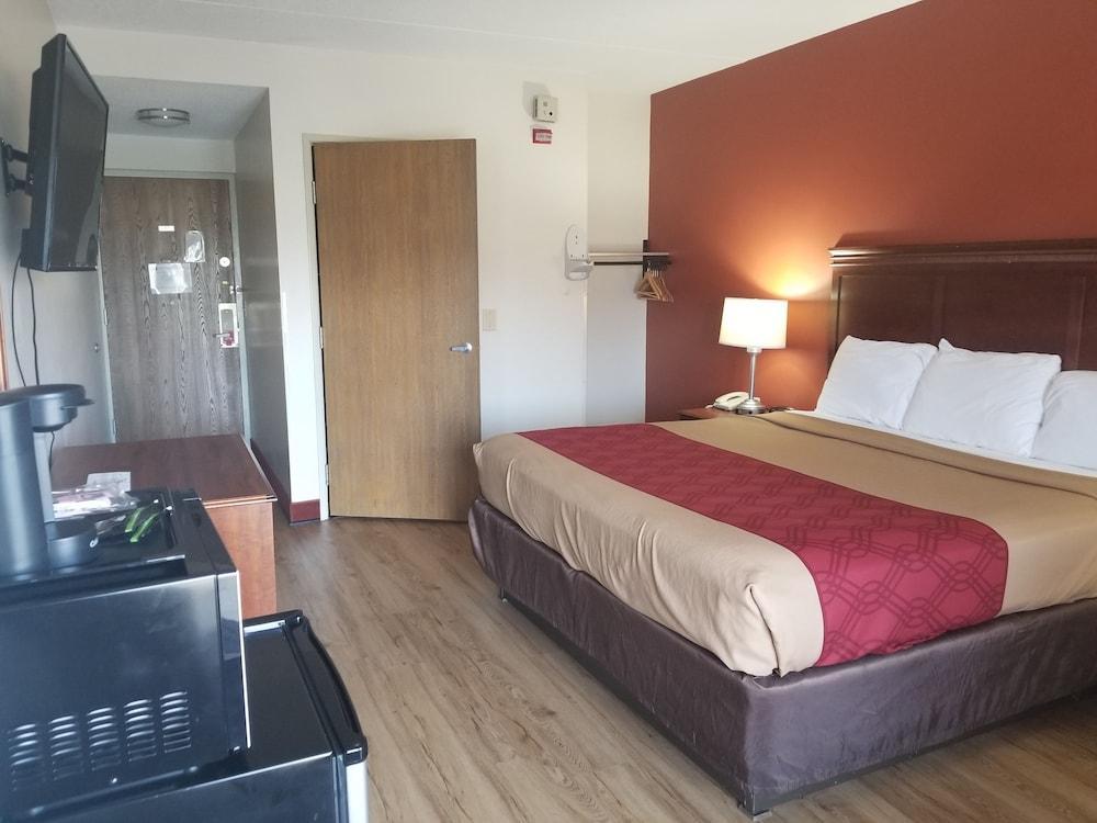Econo Lodge Cadillac By Choice Esterno foto