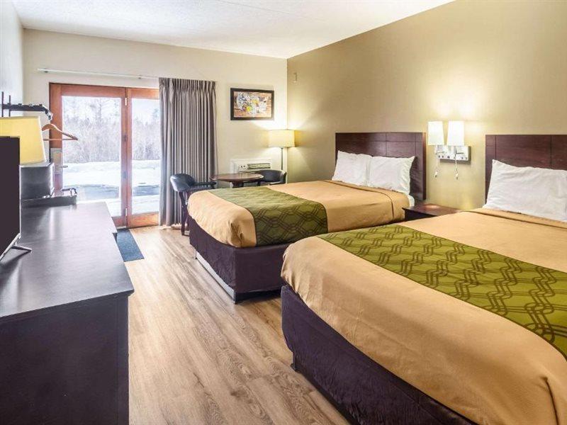 Econo Lodge Cadillac By Choice Esterno foto