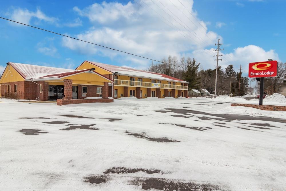 Econo Lodge Cadillac By Choice Esterno foto
