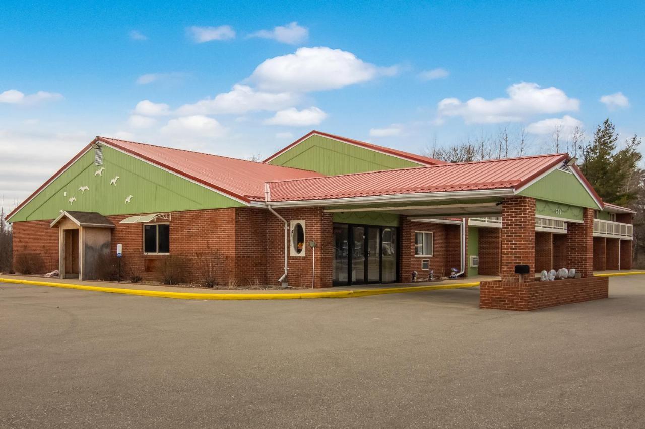 Econo Lodge Cadillac By Choice Esterno foto