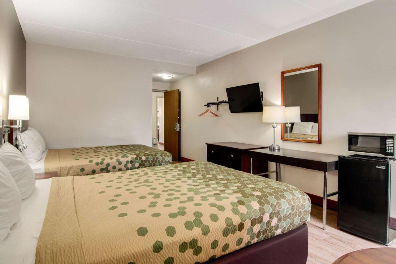 Econo Lodge Cadillac By Choice Esterno foto
