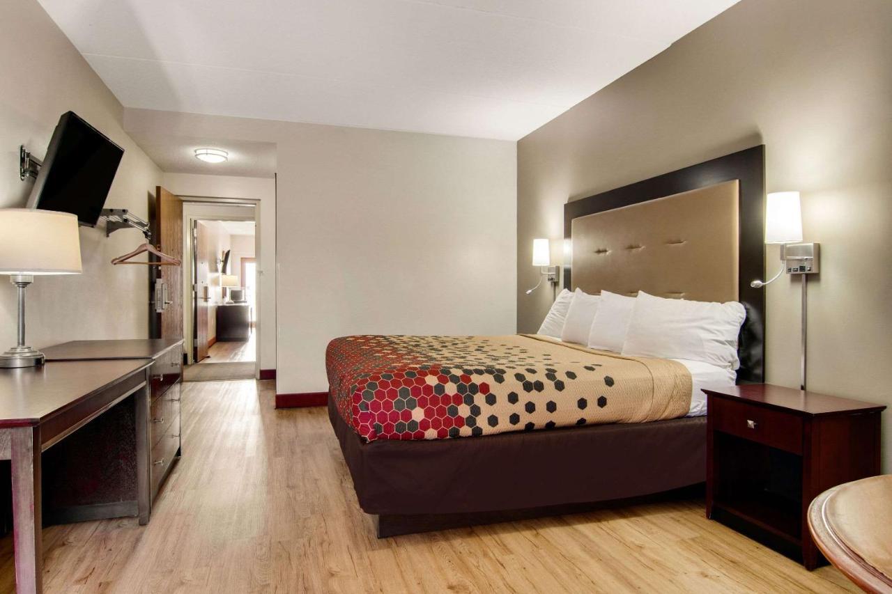 Econo Lodge Cadillac By Choice Esterno foto
