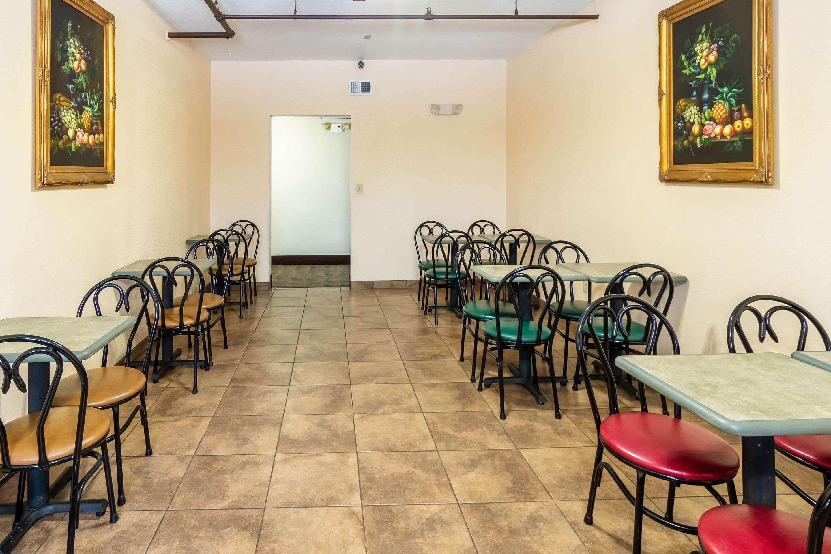Econo Lodge Cadillac By Choice Esterno foto