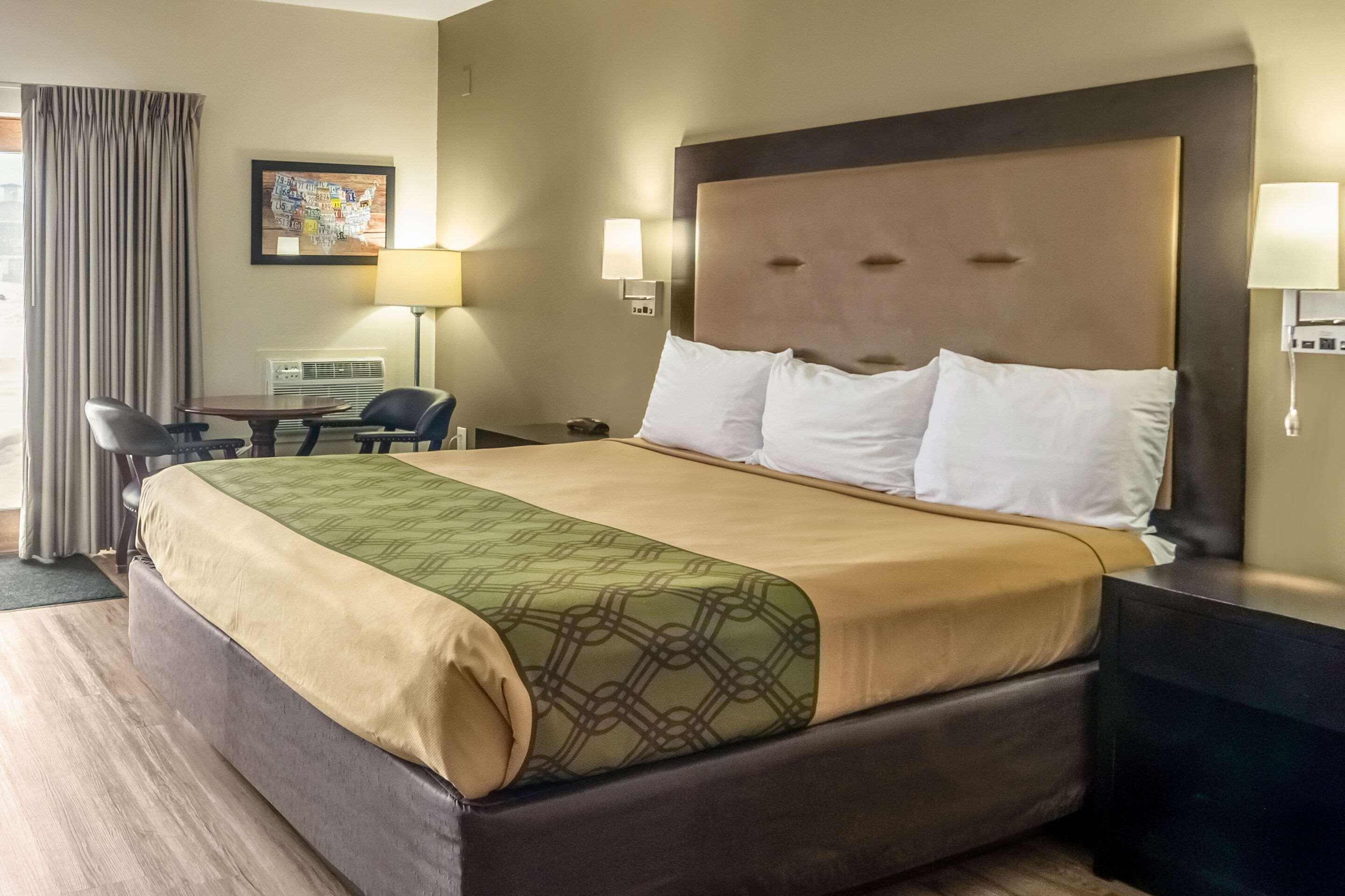 Econo Lodge Cadillac By Choice Esterno foto
