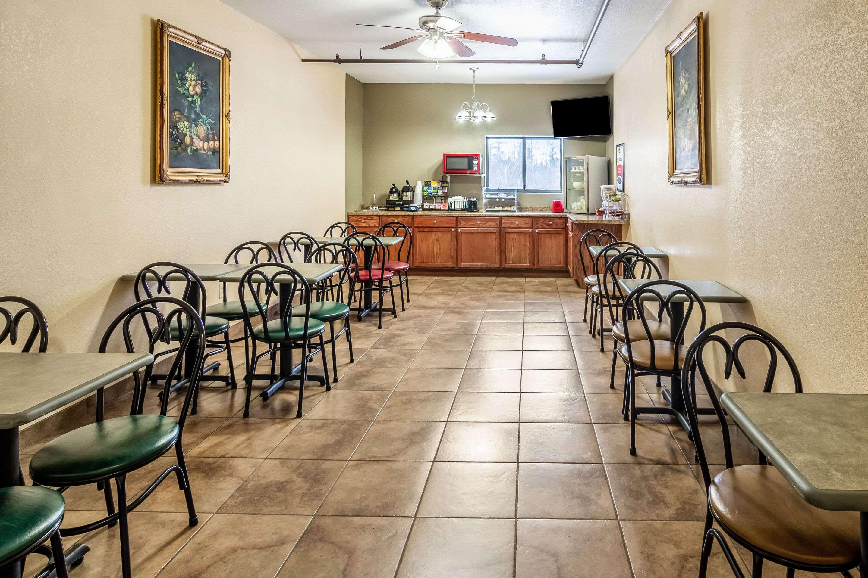 Econo Lodge Cadillac By Choice Esterno foto