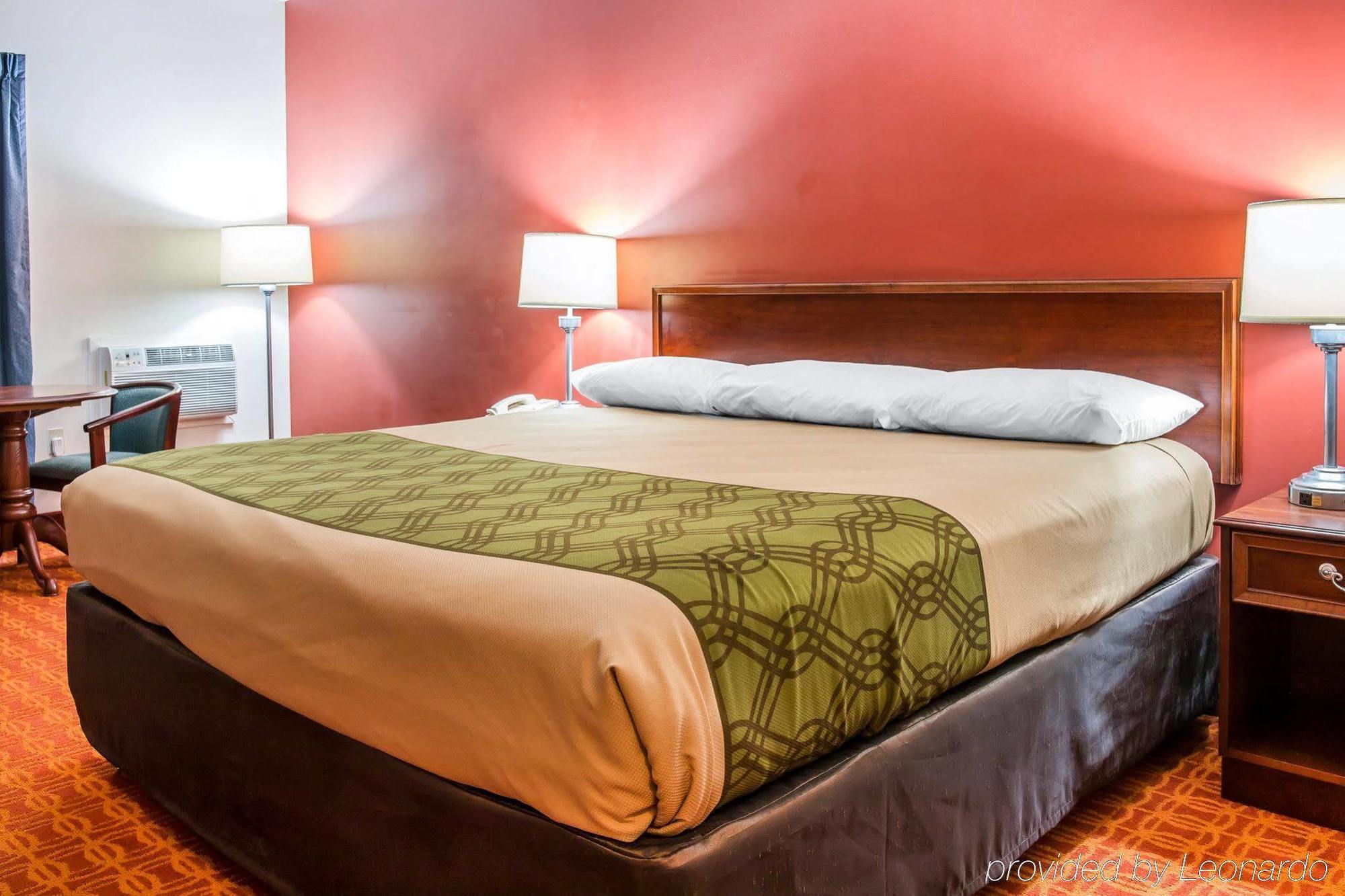Econo Lodge Cadillac By Choice Esterno foto