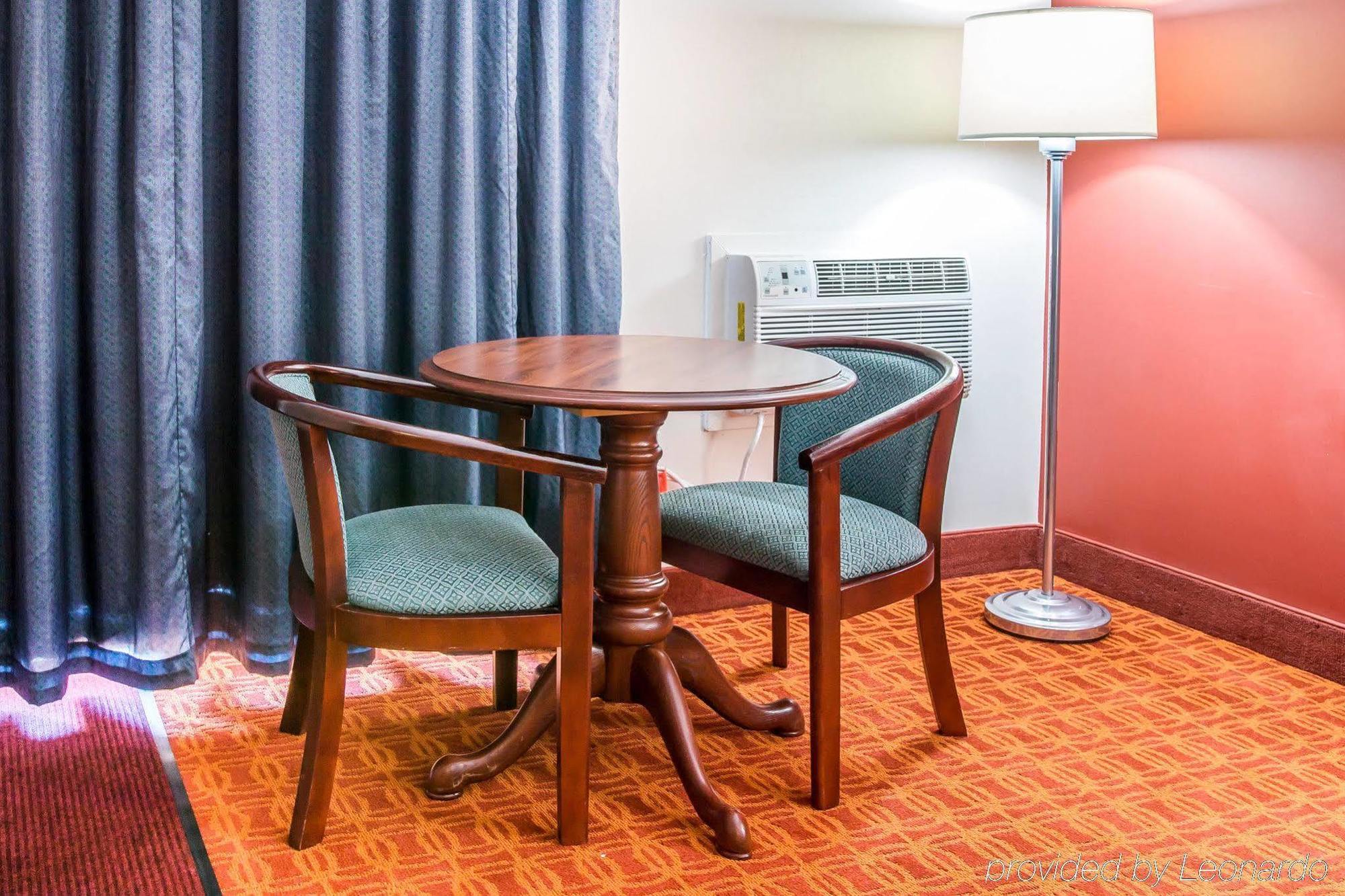 Econo Lodge Cadillac By Choice Esterno foto