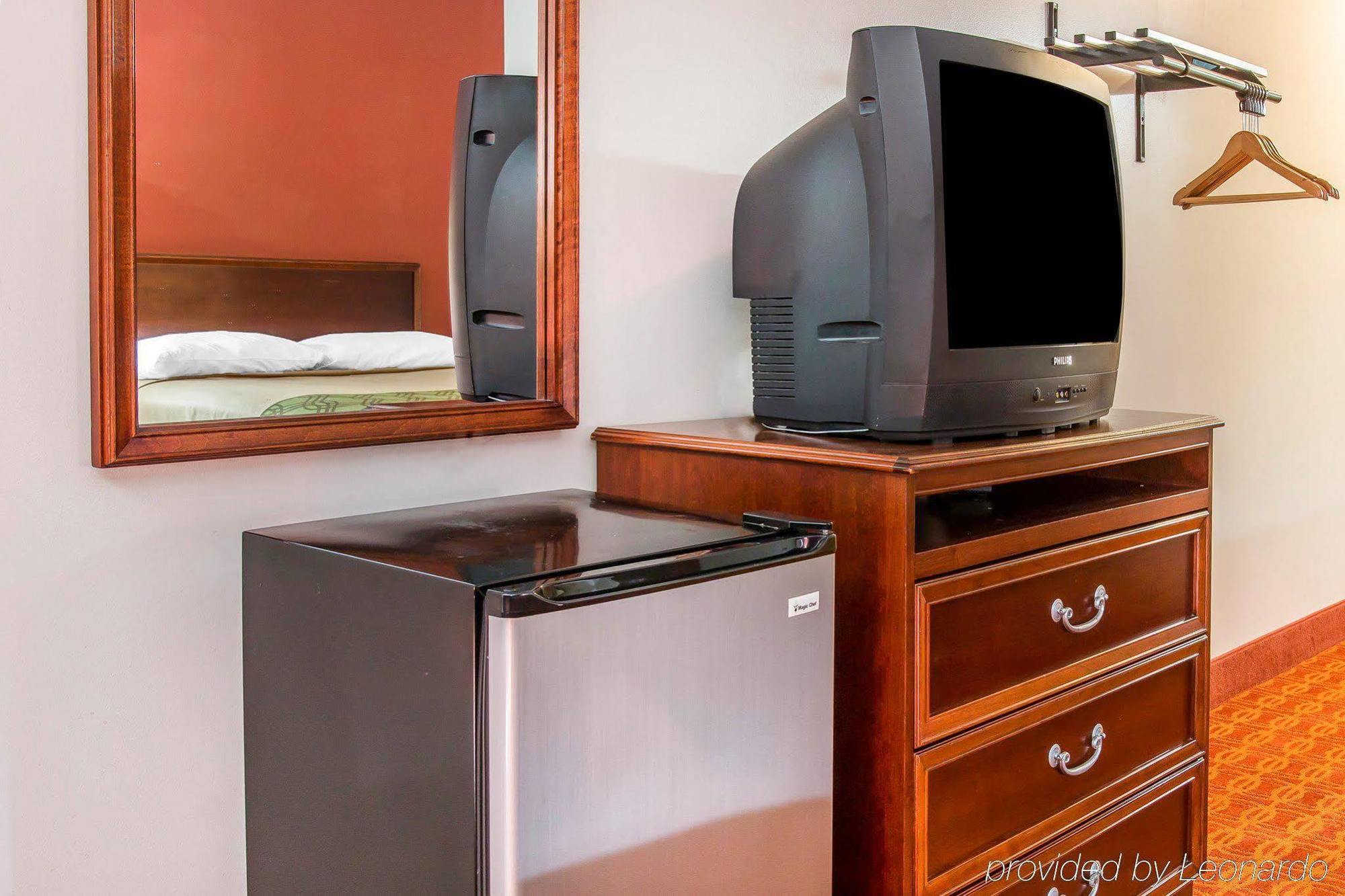 Econo Lodge Cadillac By Choice Esterno foto